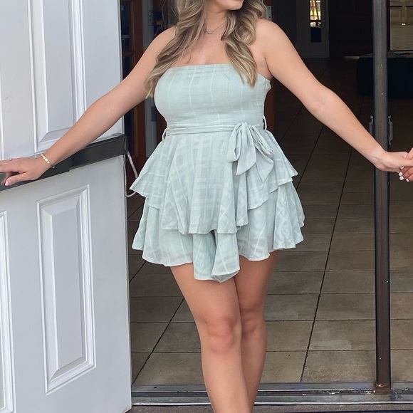 sage green green romper - Picture 1 of 6